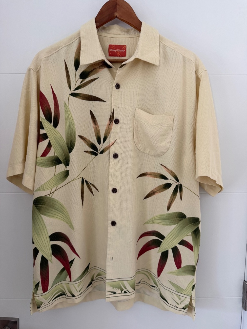 Tommy Bahama 100% Silk Cream Bamboo Leaf Hawaiian Camp Shirt Mens Medium